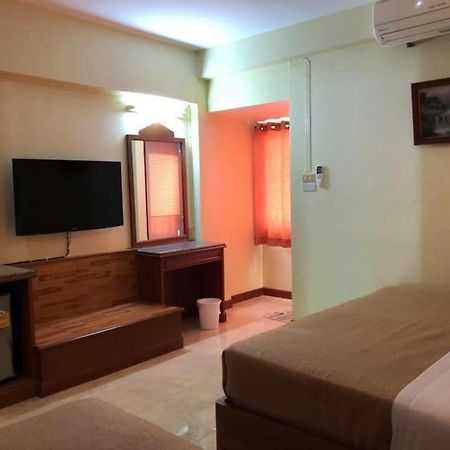 Hotel Lisa Chiang Mai Extérieur photo